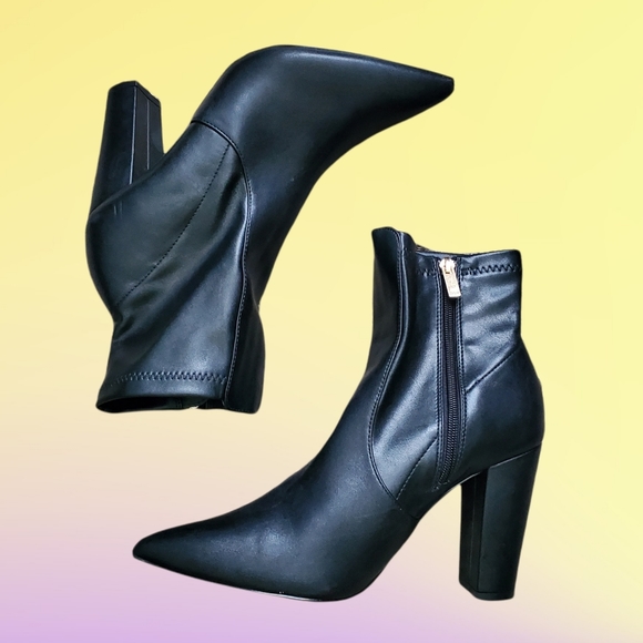 ❤sold❤🍄black vegan leather booties - Picture 3 of 7